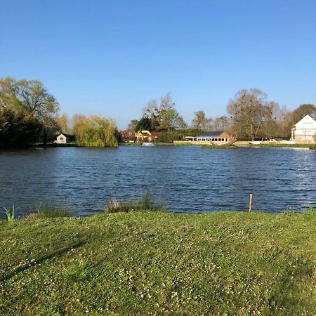 Le Domaine De La Carperie Hotel Brehal Bagian luar foto